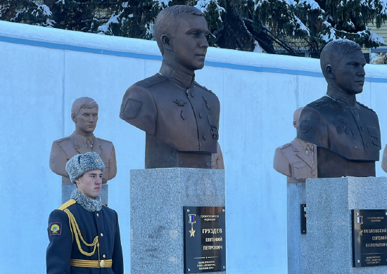 В Новосибирском ВВКУ состоялось открытие монумента Герою России - выпускнику училища