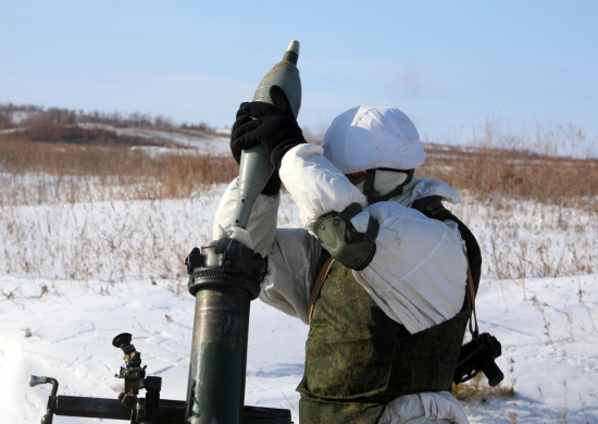 В Приморском крае военнослужащие ВВО на скорость поразили цели из минометов