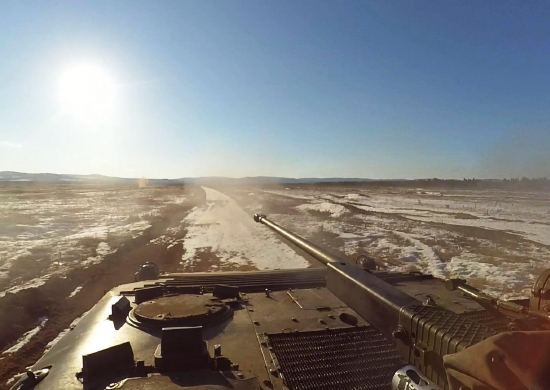 В Приморском крае военнослужащие ВВО совершенствуют навыки управления БМП-2