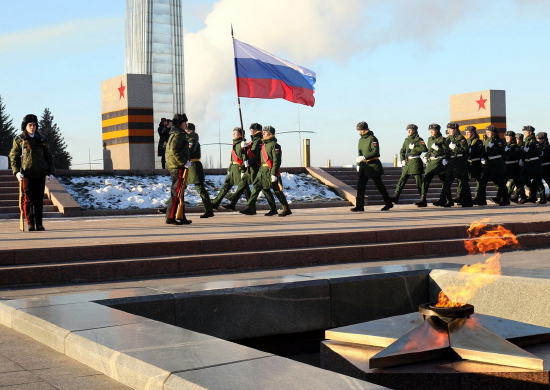 В Самаре военнослужащие ЦВО приняли участие в памятных мероприятиях, посвященных Дню Героев Отечества