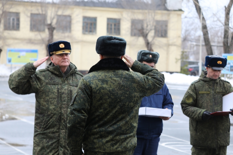 В Саратовской области военнослужащим дальней авиации вручили государственные награды