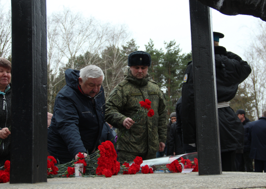 В Ставрополе ветераны и военнослужащие ЮВО возложили цветы в память о воинах-афганцах