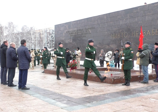 Военнослужащие ЦВО приняли участие в возложении цветов неизвестному солдату в Ульяновске