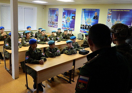 Военнослужащие ЦВО провели «Урок мужества» для юнармейцев в Самарской области
