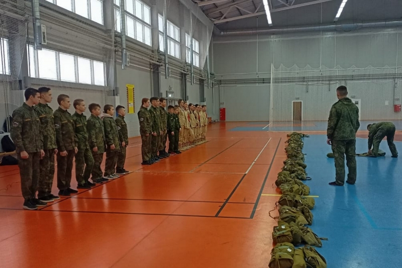 Военнослужащие ЦВО провели занятие по РХБ защите с юнармейцами Екатеринбурга