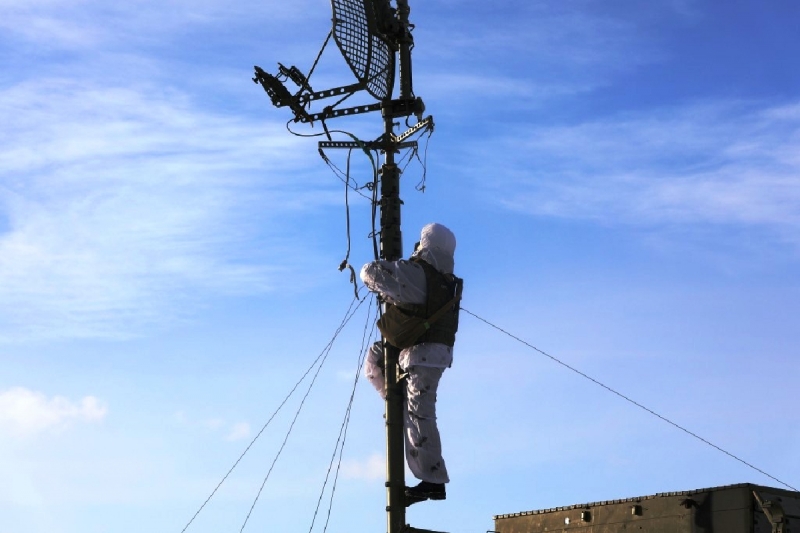 Военнослужащие соединения управления ВВО в Забайкалье осваивают современные цифровые радиорелейные станции