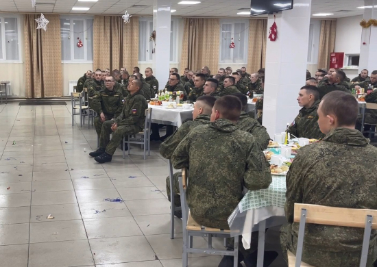 Военнослужащие ВВО, в праздничной обстановке прослушают поздравления Верховного главнокомандующего Вооружёнными силами Российской Федерации и Министра Обороны