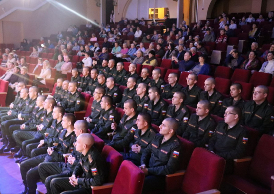Военный оркестр окружного учебного центра ЦВО провел концерт в Екатеринбурге
