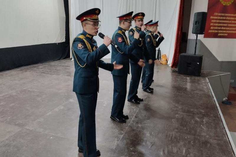 Ансамбль песни и пляски ЦВО поздравил военнослужащих и членов их семей с Рождеством Христовым праздничным концертом в Екатеринбурге
