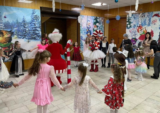Более 500 семей военнослужащих поздравили с Новым годом Дед Мороз и Снегурочка в Поволжье