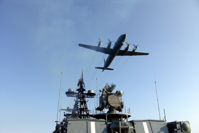 Экипажи противолодочных самолетов Ил-38 ТОФ провели групповой поиск субмарин условного противника над Авачинской бухтой