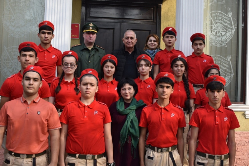 Юнармейцы и кадеты Российско-Таджикской средней школы посетили музей Боевой славы российской военной базы