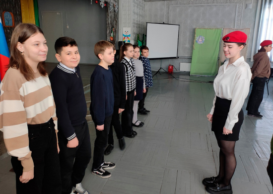 Юнармейцы Кузбасса провели занятие по строевой подготовке для школьников
