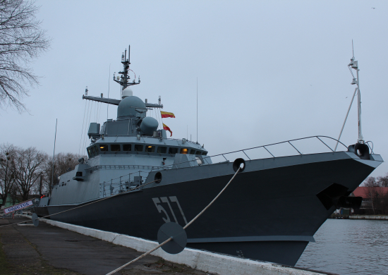 Корабли Балтийского флота во время планового учения отразили авиационный удар условного противника