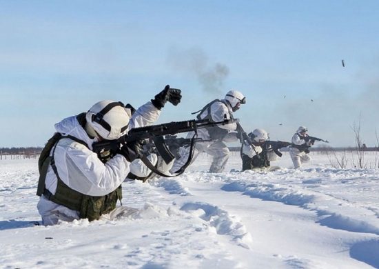 Морские пехотинцы Балтийского флота провели боевые стрельбы из стрелкового оружия и вооружения бронетранспортеров