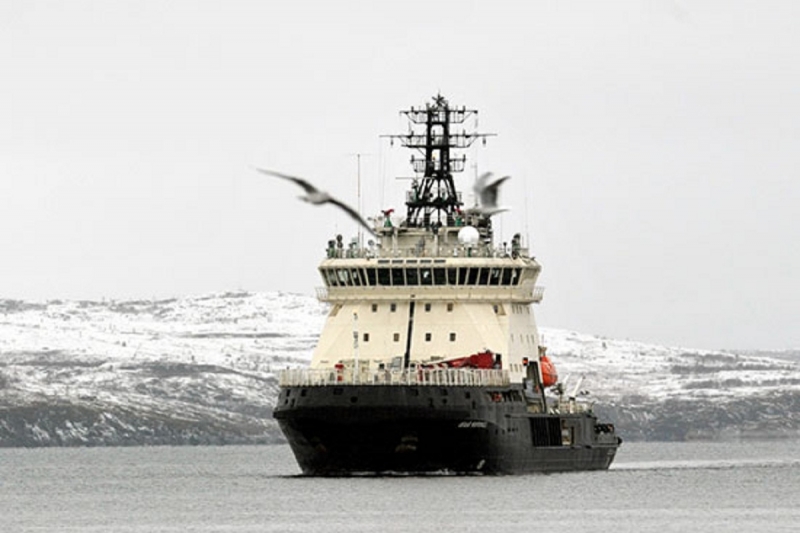 На Камчатке новейший ледокол «Евпатий Коловрат» вышел в море для проверки системы обеспечения полётов вертолётов