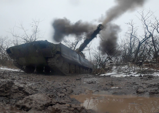 Расчеты САУ «Гвоздика» группировки войск «Восток» нанесли удары по опорным пунктам ВСУ на Южно-Донецком направлении СВО