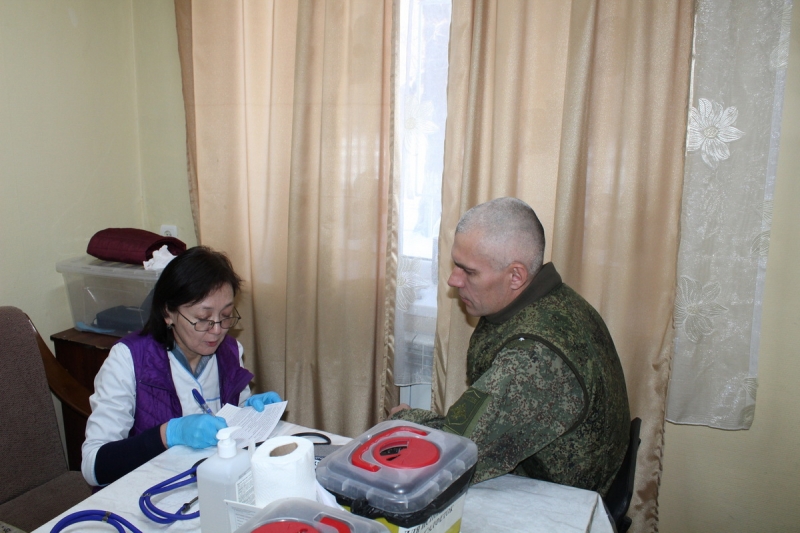 Российские военнослужащие сдали кровь для тяжелобольных граждан в Киргизии