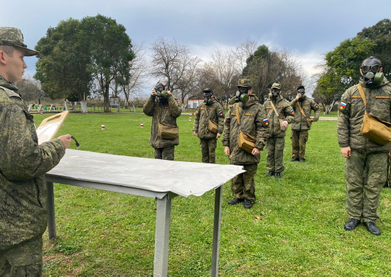 Тренировку по РХБ защите провели с военнослужащими по призыву на военной базе ЮВО в Абхазии