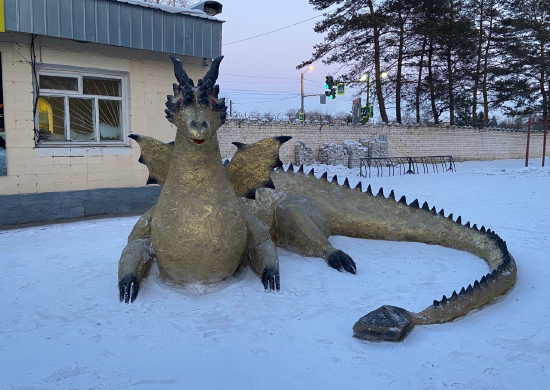В Амурской области военнослужащие по призыву соединения связи ВВО провели новогодний конкурс снежных фигур