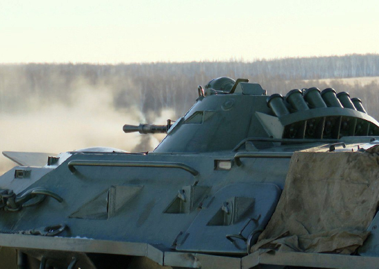 В Амурской области военнослужащие ВВО выполнили стрельбы из вооружения БТР-80