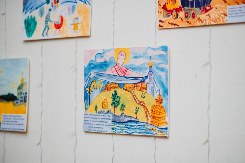 В Центральном офицерском клубе ВКС открылась выставка «Дети Донбасса рисуют мир»