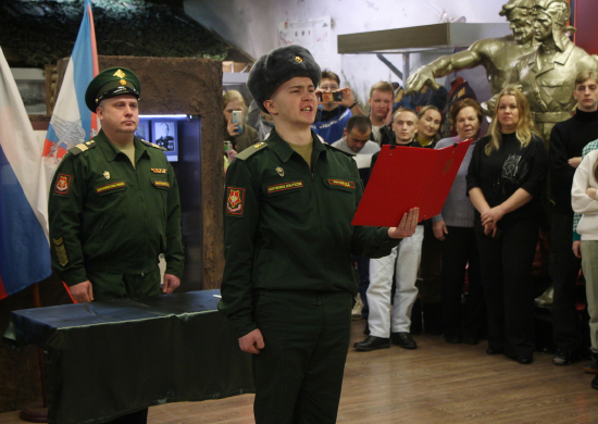 В Екатеринбурге новобранцы Ансамбля песни и пляски ЦВО присягнули на верность Родине