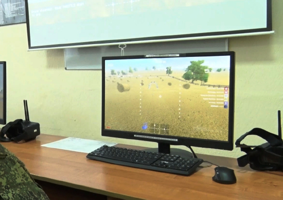 В Хабаровском крае в окружном учебном центре ВВО военнослужащие завершают обучение управлению БПЛА квадрокоптерного типа