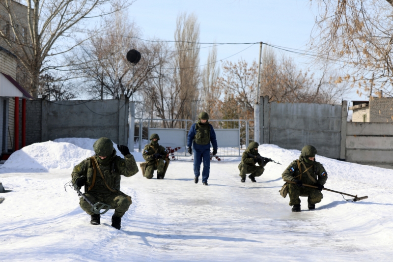 В Саратовской области военнослужащие дальней авиации провели тренировку по разминированию заданного района