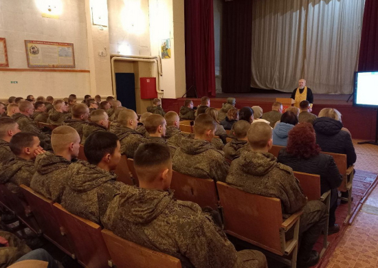 Военное духовенство ЦВО провело встречи с военнослужащими в канун Рождества Христова