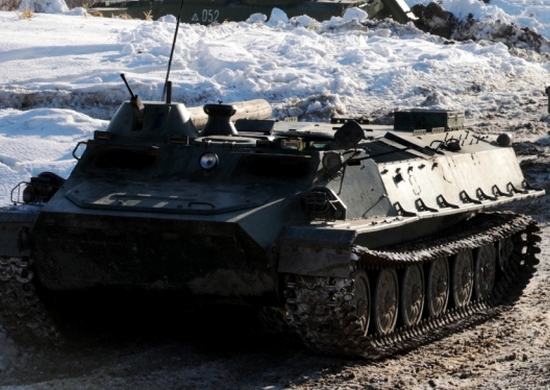 Военнослужащие армейского корпуса на Сахалине осваивают вождение многоцелевых легкобронированных тягачей