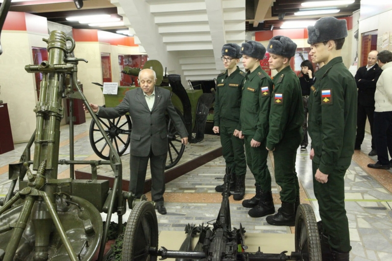 Военнослужащие ЦВО посетили военно-исторический зал «Музей боевая слава Урала» в Екатеринбурге