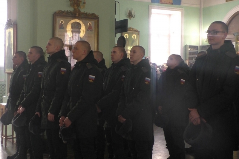 Военнослужащие межвидового регионального учебного центра войск связи приняли участие в Рождественском богослужении в Ульяновске