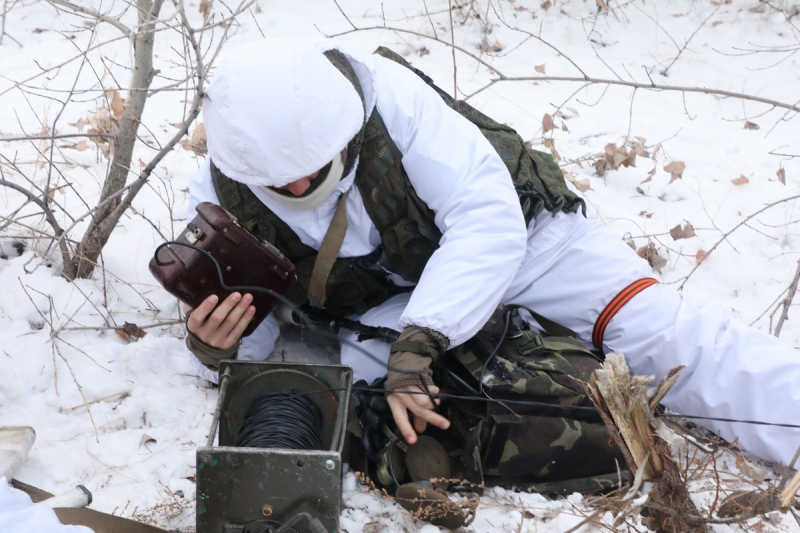 Военнослужащие подразделений РЭБ ЦВО отработали радиоэлектронное подавление связи «противника» в Оренбургской области