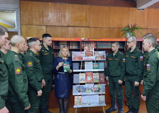 Военнослужащие соединения управления посетили библиотеку Дома офицеров Белогорского гарнизона в Амурской области