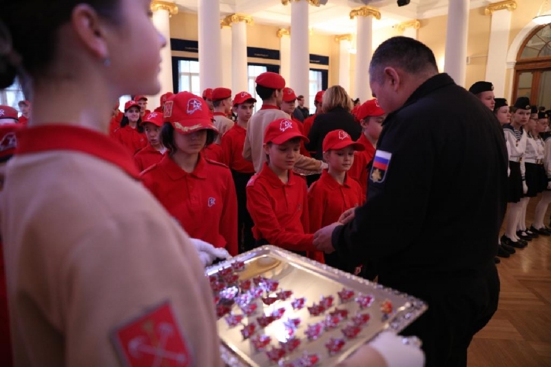Более 230 школьников пополнили ряды «Юнармии» в санкт-петербургском Адмиралтействе