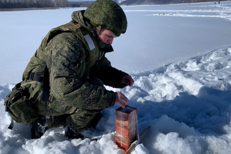 Инженеры ЦВО провели подрывные работы и расчистили реку Белая в Башкирии ото льда для защиты населенных пунктов от паводка