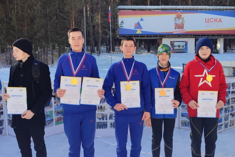 Команда Екатеринбургского СВУ победила на зимней спартакиаде для допризывной молодёжи