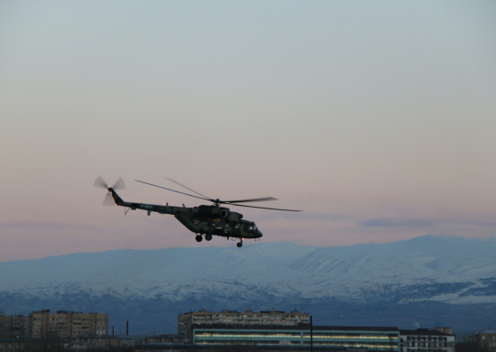 Летчики ЮВО в Армении выполнили полеты с применением приборов ночного видения в условиях ограниченной видимости