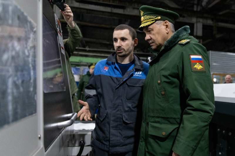 Министр обороны РФ Сергей Шойгу проверил выполнение гособоронзаказа на предприятиях оборонно-промышленного комплекса в Алтайском крае