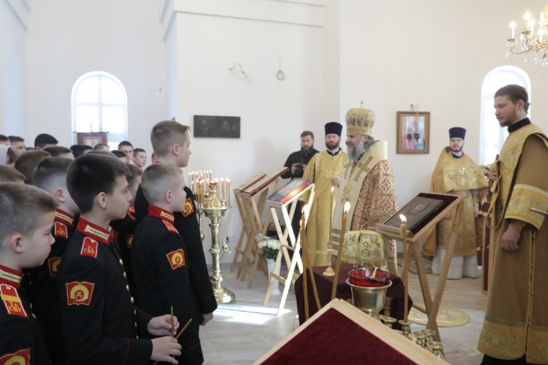 На территории Тверского суворовского военного училища прошло освящение храма