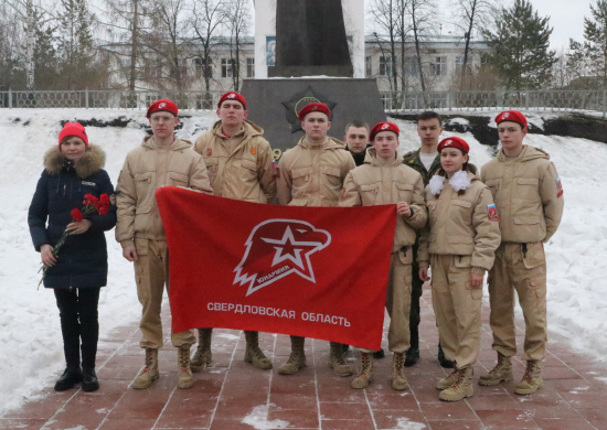 Свердловские юнармейцы приняли участие в акции «Верни герою имя»