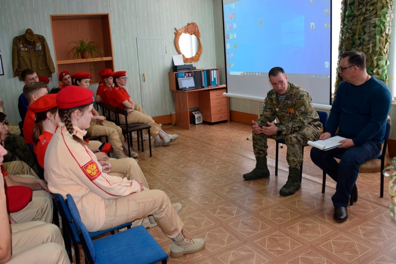 Урок мужества провел участник СВО для юнармейцев Новосибирской области