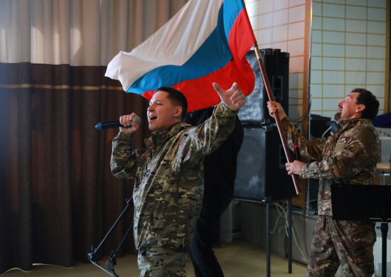 В Хабаровске артисты Ансамбля песни и пляски Восточного военного округа провели выступление для студентов торгово-экономического техникума