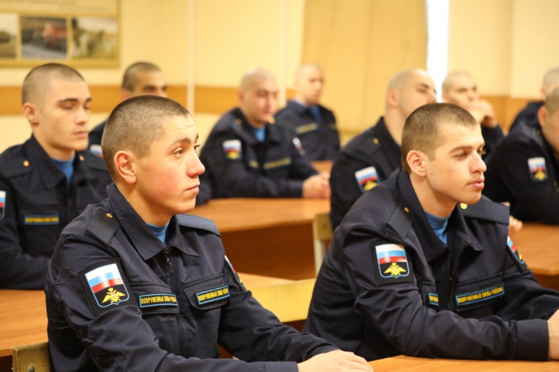 В Саратовской области представители православной церкви провели занятия с военнослужащими дальней авиации