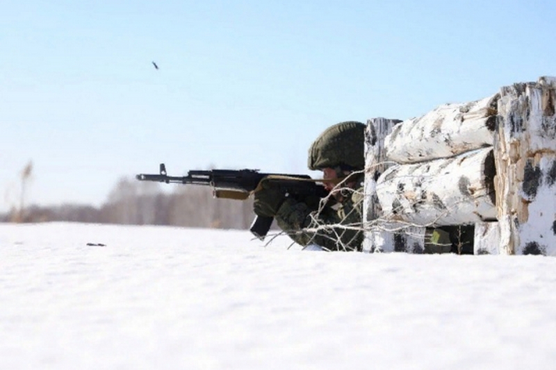 В Свердловской области снайперы ЦВО учились применять бесшумные винтовки «Винторез» для подавления огневых точек противника