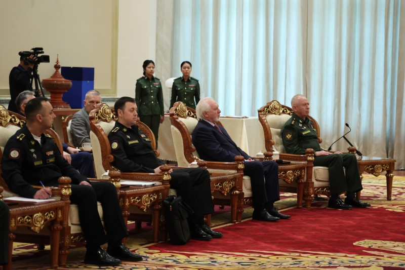 Замминистра обороны РФ Александр Фомин провел переговоры с премьер-министром - верховным главнокомандующим Мьянмы