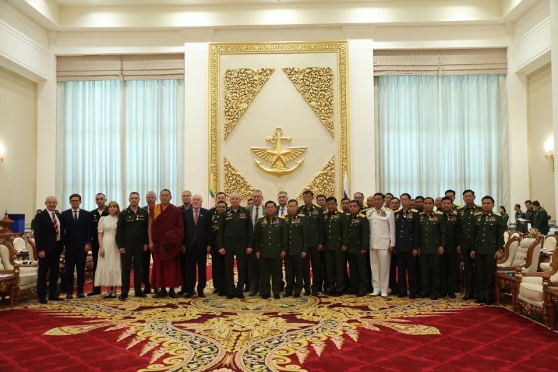 Замминистра обороны РФ Александр Фомин провел переговоры с премьер-министром - верховным главнокомандующим Мьянмы