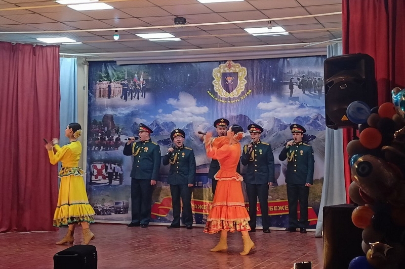 Ансамбль песни и пляски ЦВО выступил для российских военнослужащих в таджикском Нуреке