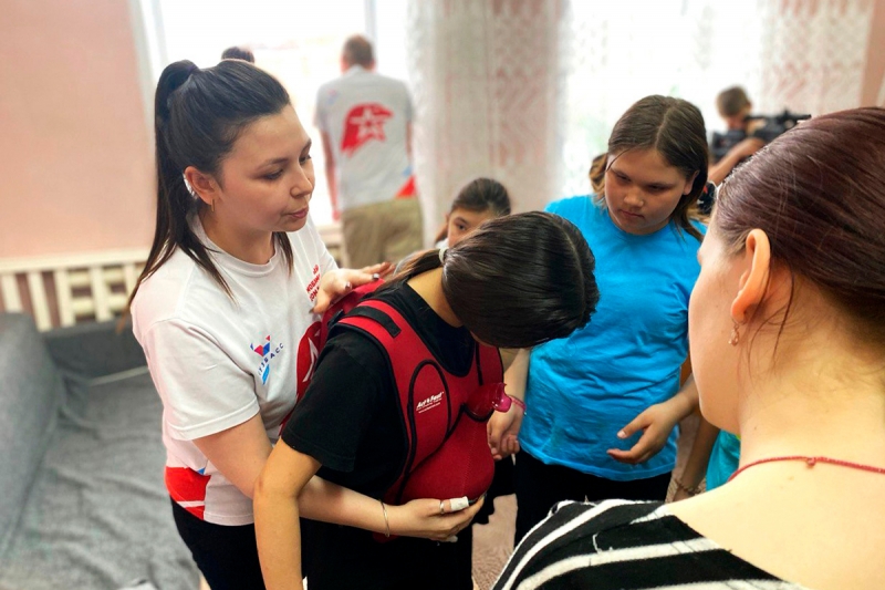 Более 400 школьников Кузбасса посетили мастер-классы мобильного «Дома Юнармии»